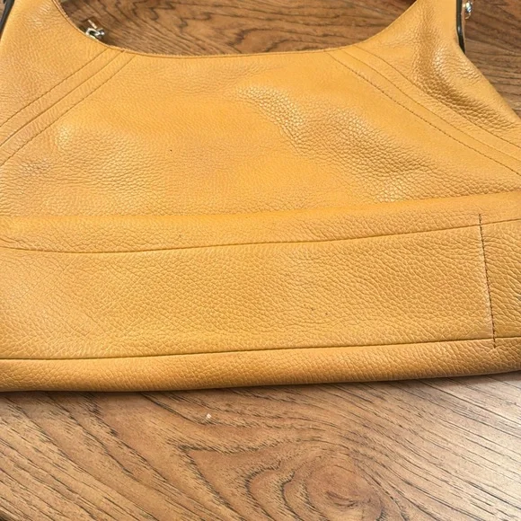 Michael Kors two-way shoulder bag and matching wallet with optional strap. - Picture 3 of 13